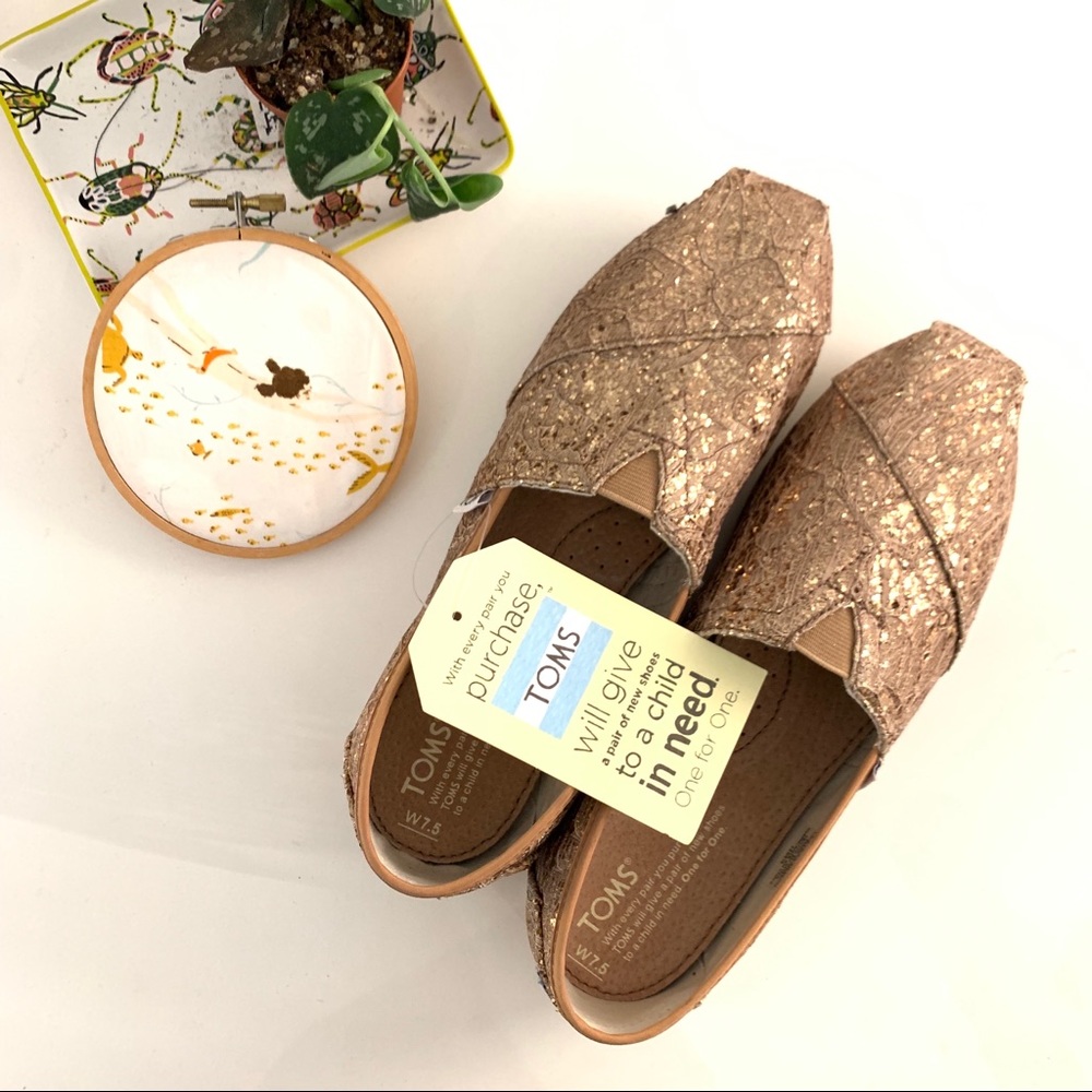NWT Toms rose gold size 7.5